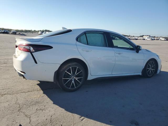 4T1T11AK5MU526862 - 2021 TOYOTA CAMRY SE WHITE photo 3