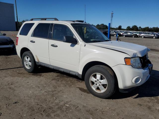 1FMCU9D72CKB92961 - 2012 FORD ESCAPE XLT WHITE photo 4
