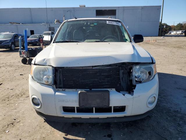 1FMCU9D72CKB92961 - 2012 FORD ESCAPE XLT WHITE photo 5