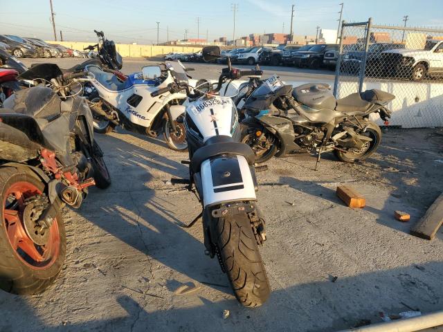 JKAENEC18MDA03376 - 2021 KAWASAKI EN650 C WHITE photo 4