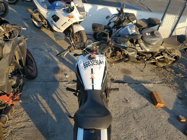 JKAENEC18MDA03376 - 2021 KAWASAKI EN650 C WHITE photo 6