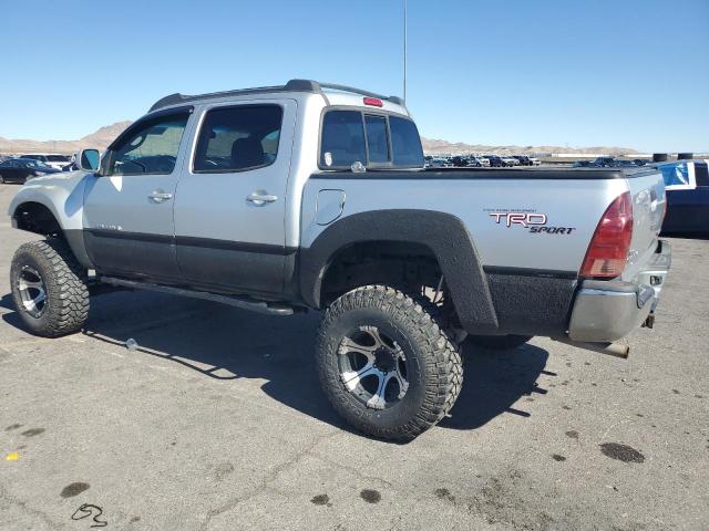 3TMLU42N28M018879 - 2008 TOYOTA TACOMA DOUBLE CAB Сріблястий фото 2