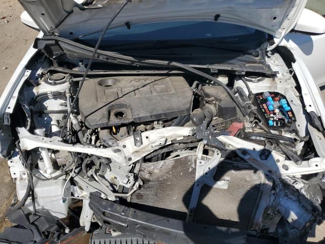 5YFBURHE9JP816116 - 2018 TOYOTA COROLLA L თეთრი ფოტო 11