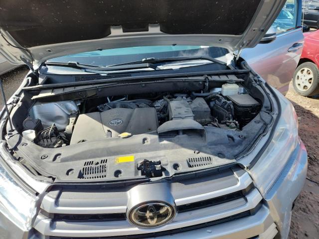 5TDJZRFH8HS423316 - 2017 TOYOTA HIGHLANDER SE SILVER photo 12