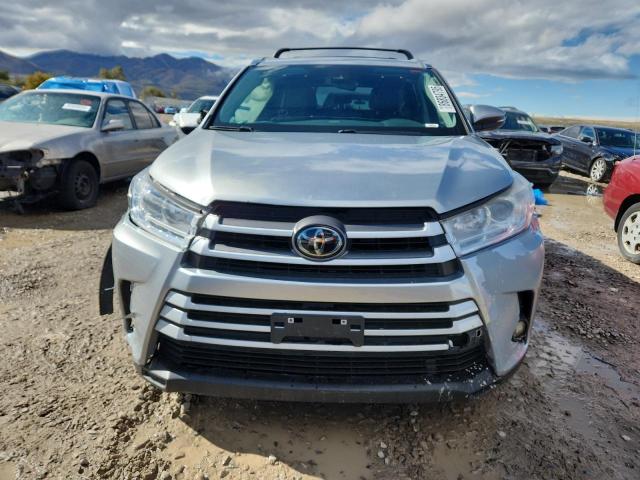 5TDJZRFH8HS423316 - 2017 TOYOTA HIGHLANDER SE SILVER photo 5