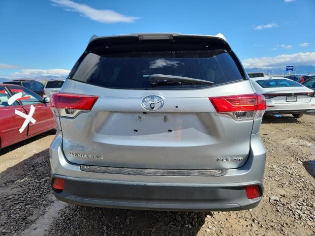 5TDJZRFH8HS423316 - 2017 TOYOTA HIGHLANDER SE SILVER photo 6