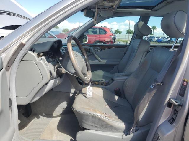 WDBJF65J22B494049 - 2002 MERCEDES-BENZ E 320 银色 照片 14