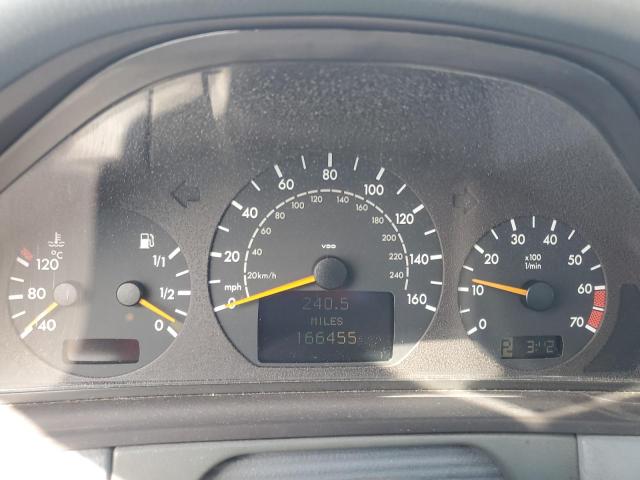 WDBJF65J22B494049 - 2002 MERCEDES-BENZ E 320 银色 照片 17