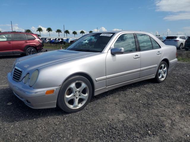 WDBJF65J22B494049 - 2002 MERCEDES-BENZ E 320 银色 照片 2