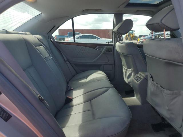 WDBJF65J22B494049 - 2002 MERCEDES-BENZ E 320 银色 照片 20