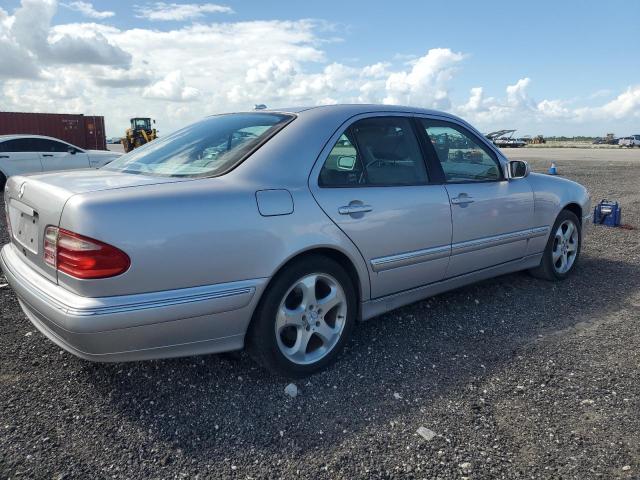 WDBJF65J22B494049 - 2002 MERCEDES-BENZ E 320 银色 照片 5