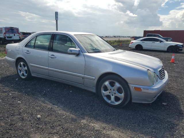 WDBJF65J22B494049 - 2002 MERCEDES-BENZ E 320 银色 照片 7