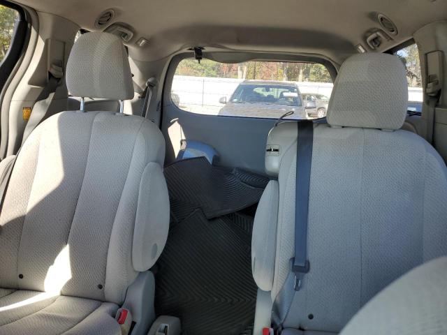 5TDKK3DC2CS236854 - 2012 TOYOTA SIENNA LE SILVER photo 10