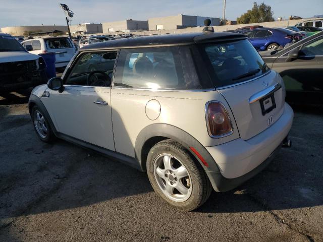 WMWMF3C53ATU76748 - 2010 MINI COOPER WHITE photo 2