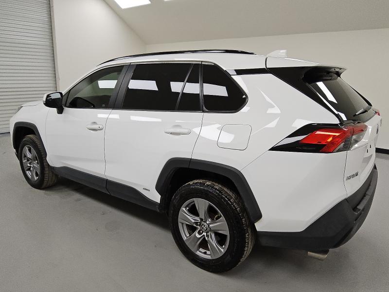 4T3RWRFV0PU090964 - 2023 TOYOTA RAV4 XLE 白色 照片 2