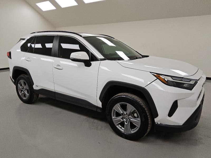 4T3RWRFV0PU090964 - 2023 TOYOTA RAV4 XLE 白色 照片 4