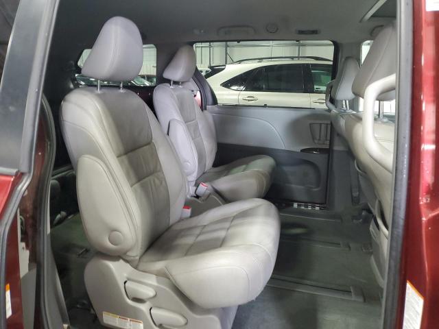 5TDDK3DC9GS137088 - 2016 TOYOTA SIENNA XLE RED photo 11