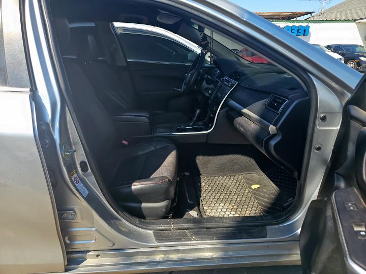 4T1BF1FK8GU243706 - 2016 TOYOTA CAMRY LE Արծաթագույն լուսանկար 5