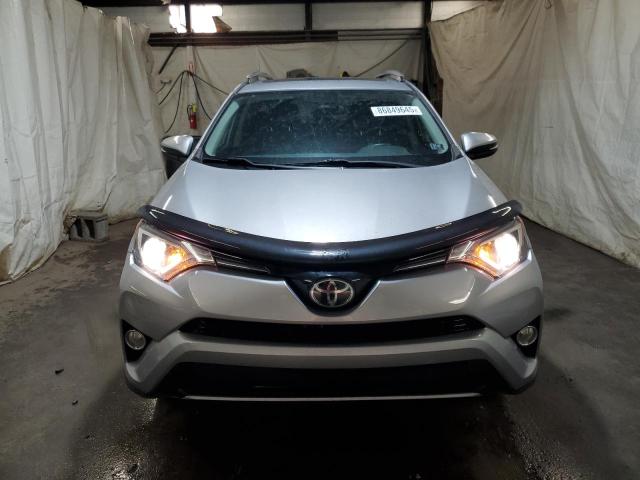2T3RFREV1HW684482 - 2017 TOYOTA RAV4 XLE ვერცხლისფერი ფოტო 5