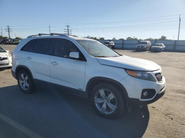 5XYKUDA63CG262844 - 2012 KIA SORENTO EX WHITE photo 4