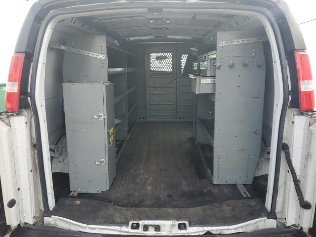 1GCZGGFG0J1286542 - 2018 CHEVROLET EXPRESS Weiß Foto 10