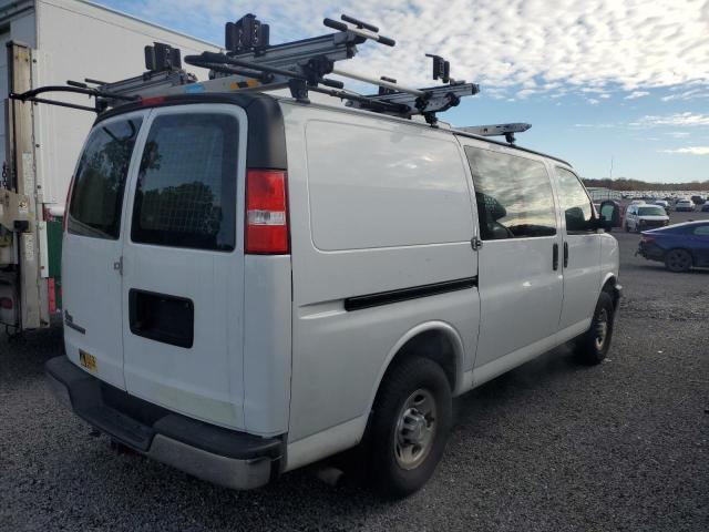 1GCZGGFG0J1286542 - 2018 CHEVROLET EXPRESS Weiß Foto 3