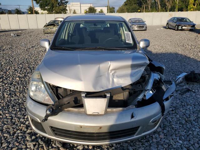 3N1BC1CPXAL389977 - 2010 NISSAN VERSA S ვერცხლისფერი ფოტო 5