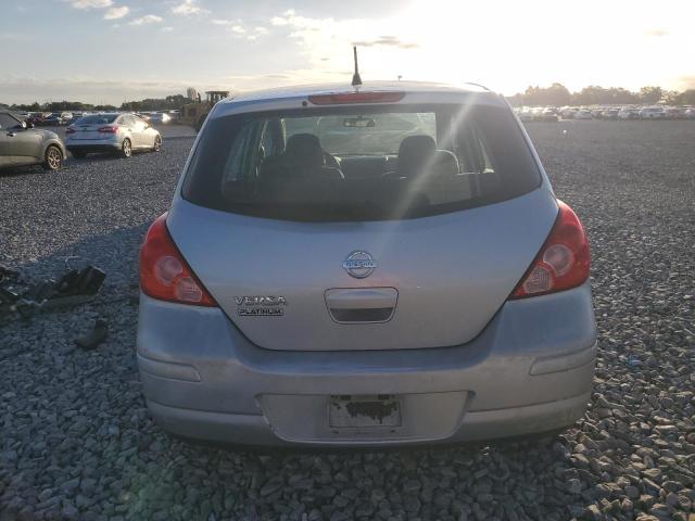 3N1BC1CPXAL389977 - 2010 NISSAN VERSA S ვერცხლისფერი ფოტო 6