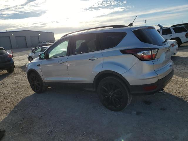 1FMCU0GD7JUA52290 - 2018 FORD ESCAPE SE SILVER photo 2