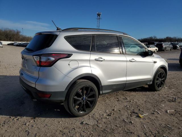 1FMCU0GD7JUA52290 - 2018 FORD ESCAPE SE SILVER photo 3