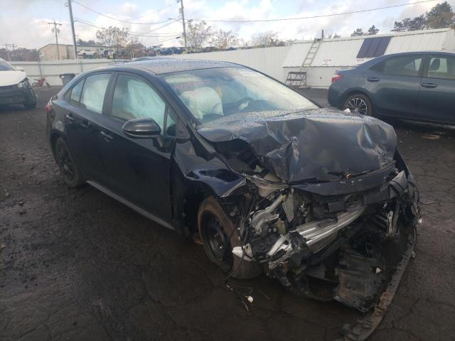 5YFEPMAE5NP328921 - 2022 TOYOTA COROLLA LE შავი ფოტო 4