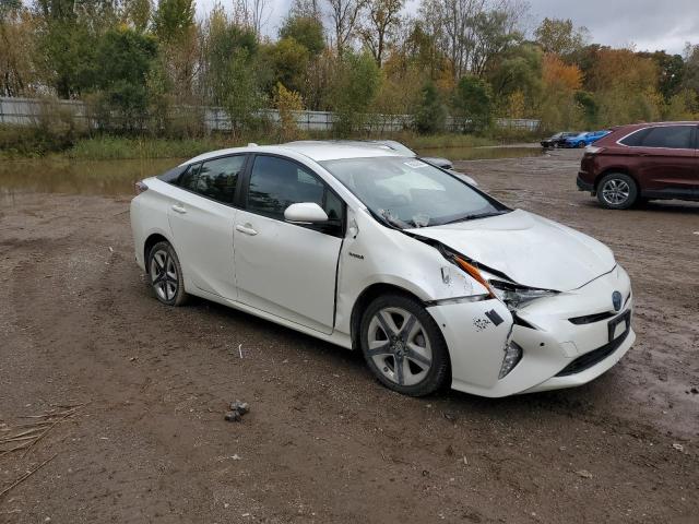 JTDKARFU3J3550717 - 2018 TOYOTA PRIUS WHITE photo 4