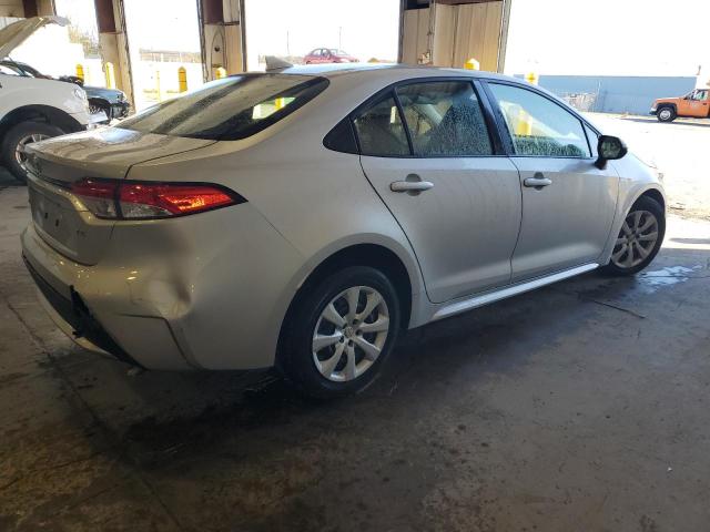 JTDEPMAE7MJ147113 - 2021 TOYOTA COROLLA LE Gümüş fotoğraf 3