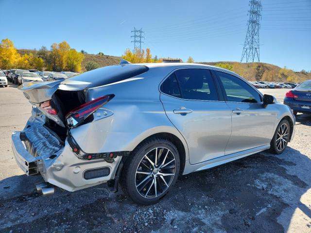 4T1G11AK9MU414972 - 2021 TOYOTA CAMRY SE SILVER photo 3