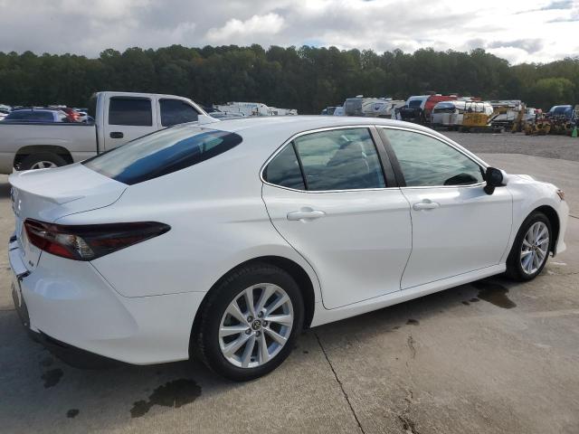 4T1C11AKXPU721540 - 2023 TOYOTA CAMRY LE WHITE photo 3
