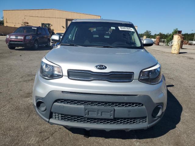 KNDJN2A28K7010819 - 2019 KIA SOUL ვერცხლისფერი ფოტო 5