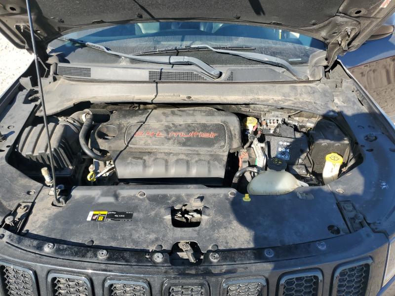 3C4NJDBB9JT283320 - 2018 JEEP COMPASS LATITUDE Boz foto 12