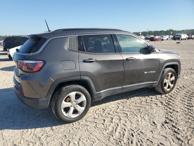 3C4NJDBB9JT283320 - 2018 JEEP COMPASS LATITUDE Boz foto 3