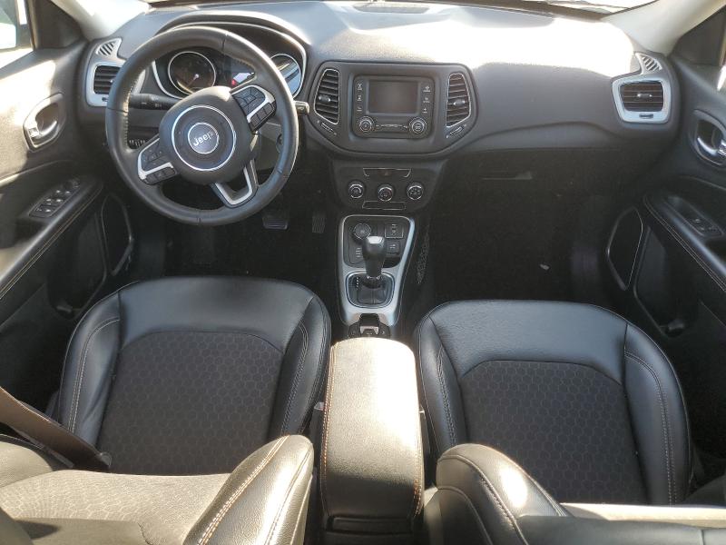 3C4NJDBB9JT283320 - 2018 JEEP COMPASS LATITUDE Boz foto 8