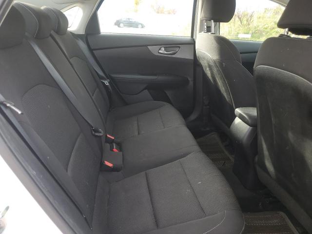 3KPF24AD4KE062136 - 2019 KIA FORTE FE Beyaz fotoğraf 10