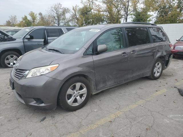 2017 TOYOTA SIENNA LE, 