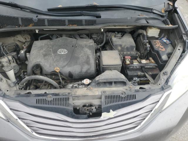 5TDKZ3DC9HS788421 - 2017 TOYOTA SIENNA LE Gümüş foto 12