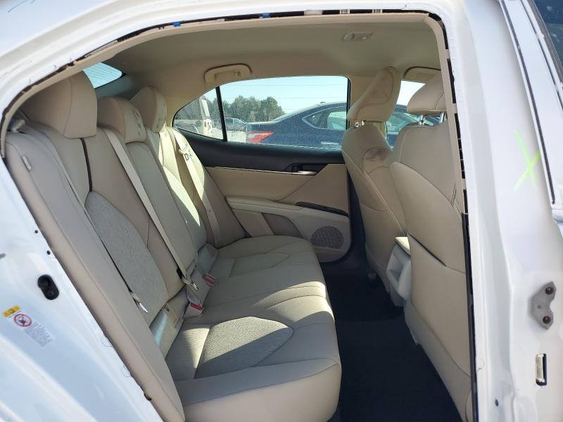 4T1B11HK0JU650714 - 2018 TOYOTA CAMRY L თეთრი ფოტო 10