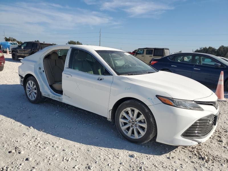 4T1B11HK0JU650714 - 2018 TOYOTA CAMRY L თეთრი ფოტო 4