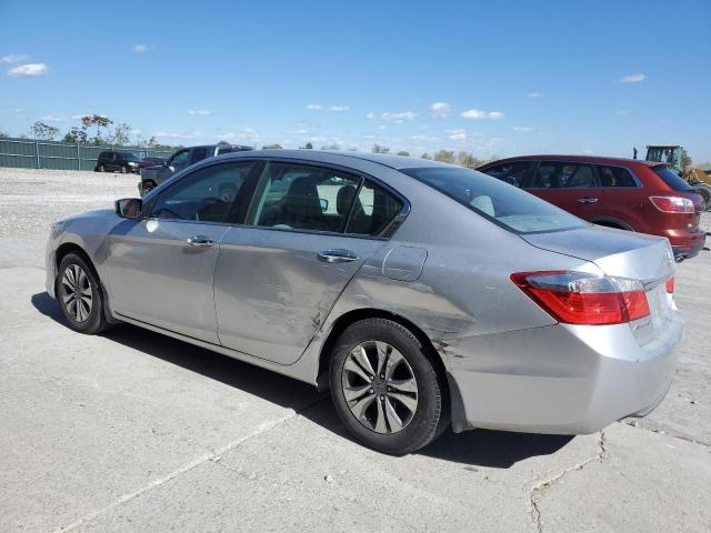 1HGCR2F34DA126752 - 2013 HONDA ACCORD LX 银色 照片 2