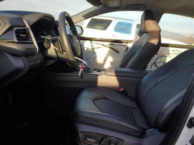 4T1T11AK3PU170223 - 2023 TOYOTA CAMRY SE NIGHT SHADE WHITE photo 7