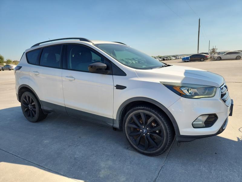 1FMCU0GD7HUA33149 - 2017 FORD ESCAPE SE WHITE photo 4