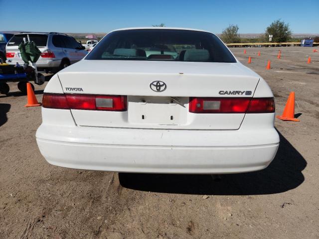 JT2BG22K5V0008058 - 1997 TOYOTA CAMRY LE WHITE photo 6