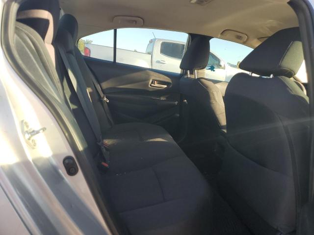 5YFEPMAE8MP153336 - 2021 TOYOTA COROLLA LE Srebrny zdjęcie 10