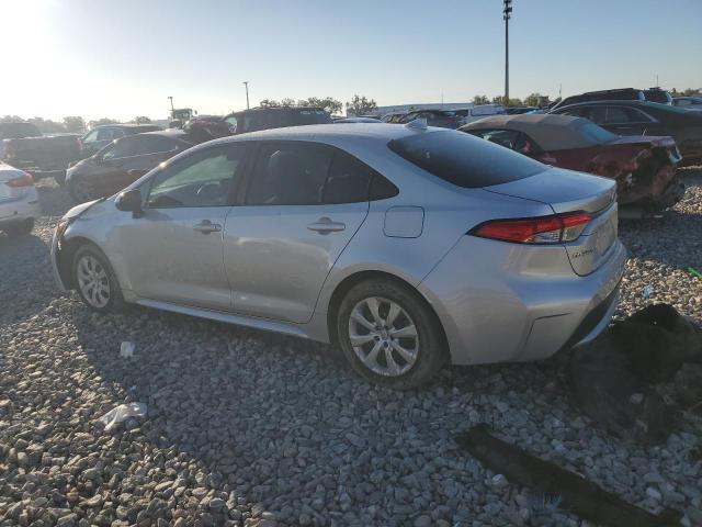 5YFEPMAE8MP153336 - 2021 TOYOTA COROLLA LE Srebrny zdjęcie 2
